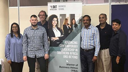 Tobias Metz mit dem Team der Durban University of Technology