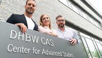 Drei Studierende am DHBW CAS Campus