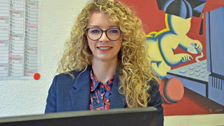 Monika Bolz arbeitet bei der Stadt Heilbronn und bildet sich im Zertifikatsprogramm Digitalisierung in der Sozialen Arbeit am DHBW CAS weiter.<br />
Foto: Ühlin/Stadt Heilbronn<br />
