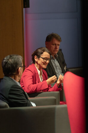 Diskussion &uuml;ber wichtige Themen in der Gesellschaft