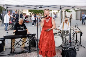 Lebendige Stra&szlig;enmusik mit talentierten K&uuml;nstlern