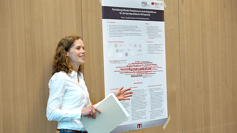 Ulrike Bunz, Leiterin der Studie, stellt die Ergebnisse vor (Foto: DHBW CAS)