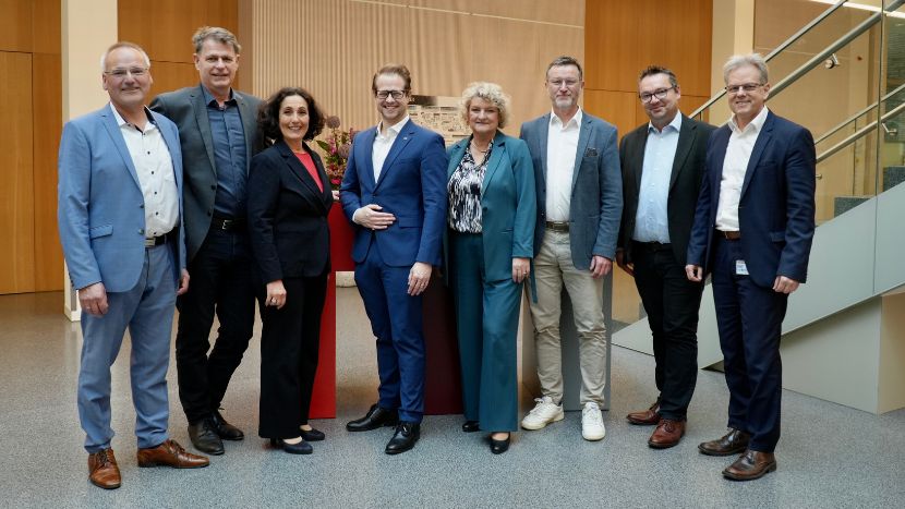 von links: Prof. Ro&szlig;, Dr. Bonsiep, Prof. Mayer-Bonde, Prof. Kern, Prof. Nitsche-Ruhland, Dr. Brinkmann, Verw.direktor Neumann, Prof. F&ouml;hrenbach
