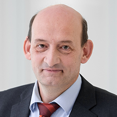 Portraitfoto von Prof. Dr. Florian Lohmann